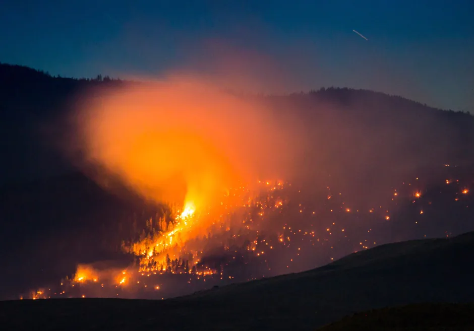 Kebakaran Hutan British Columbia Masih Terus Berlanjut Meskipun Suhu Mulai Turun